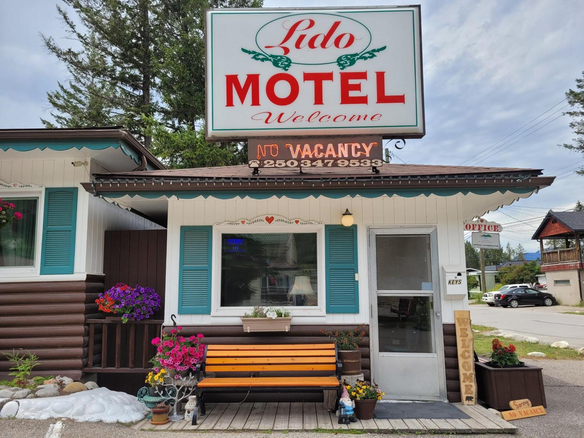 Lido Motel Radium Hot Springs Exterior foto